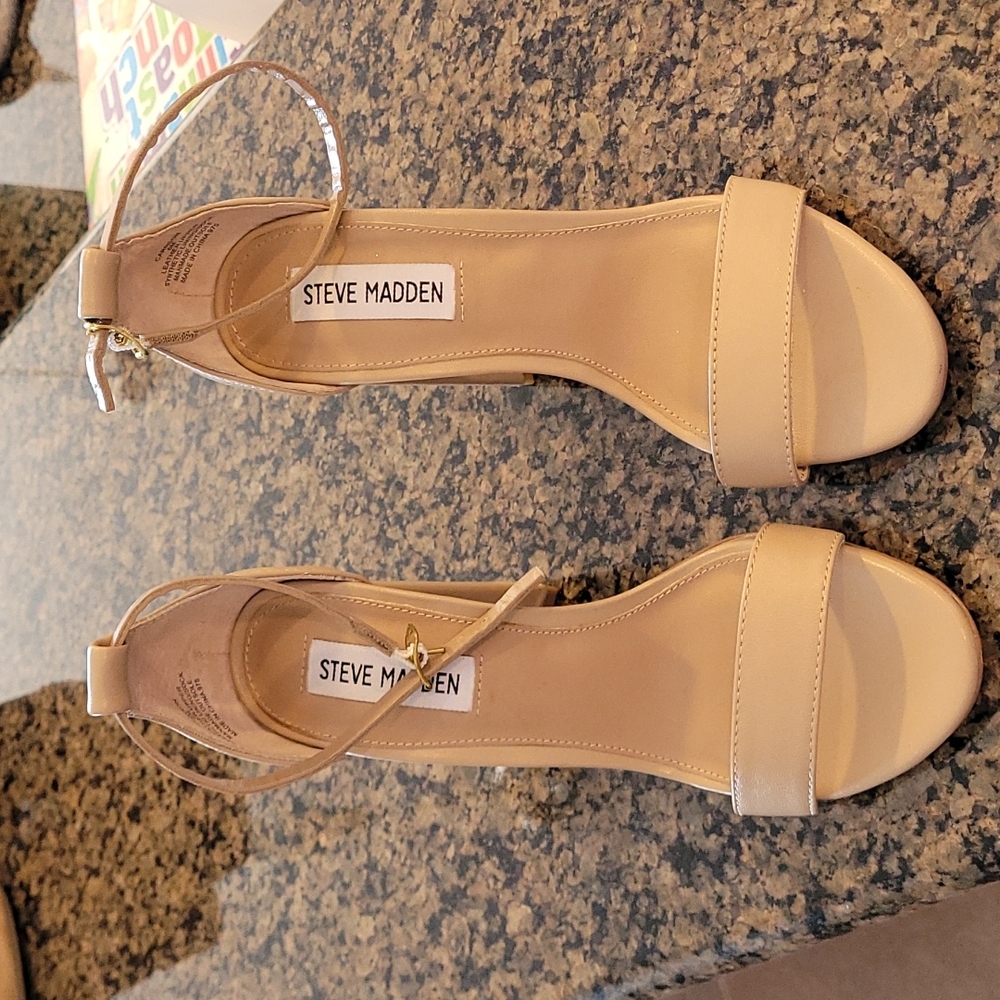 Steve Madden “Carrson” Heels